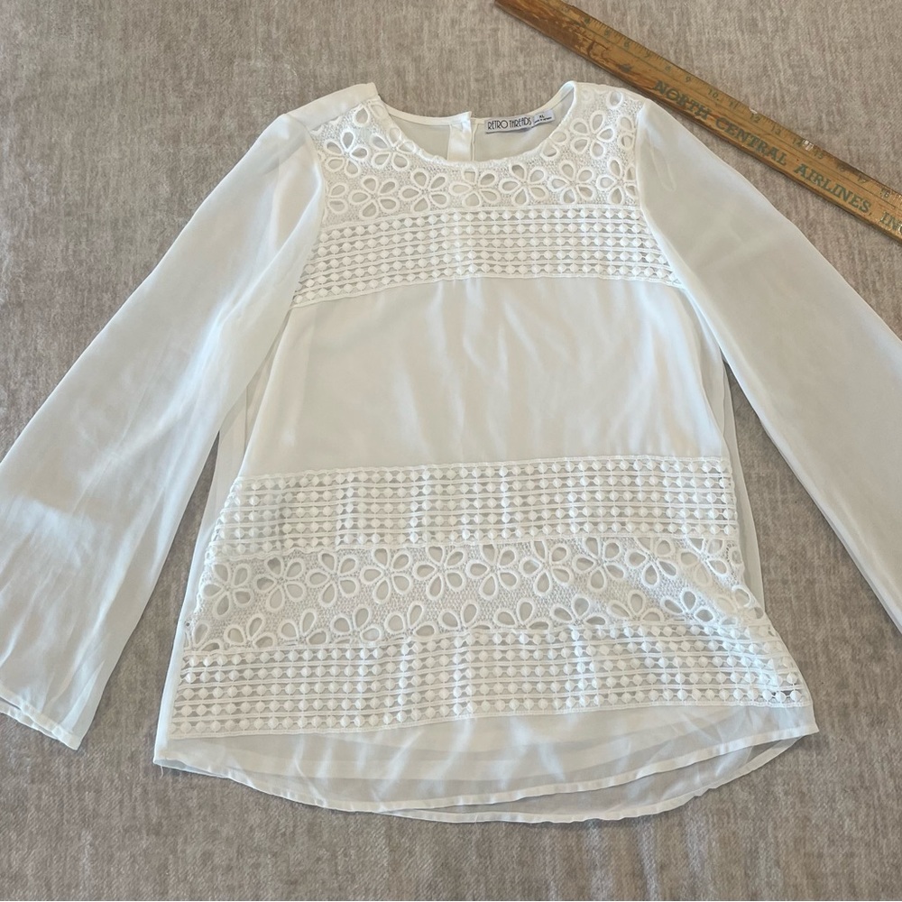 Retro Threads blouse size Xl so pretty see pictures